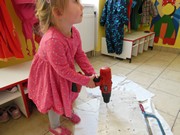 Šroubujeme, zatloukáme, vrtáme a řežeme -polytechnika ve školce